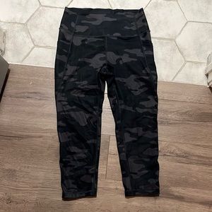 Gap- camo leggings